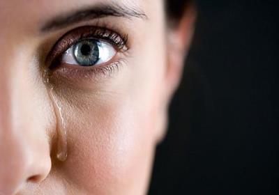 آیا زنان بیشتر از مردان گریه می کنند؟